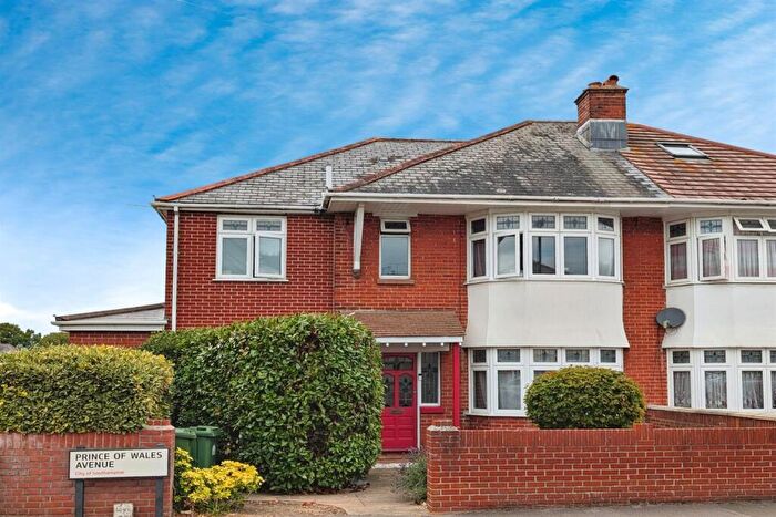 4 Bedroom Semi-Detached House To Rent In Prince Of Wales Avenue, SO15