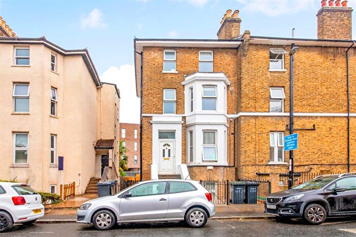 2 Bedroom Maisonette For Sale In Gilmore Road, London, SE13