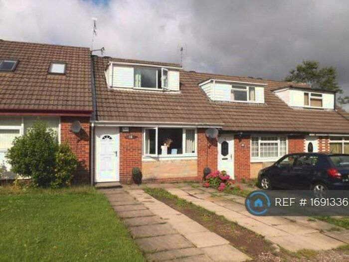 3 Bedroom Terraced House To Rent In Roundthorn Road, Oldham, OL4