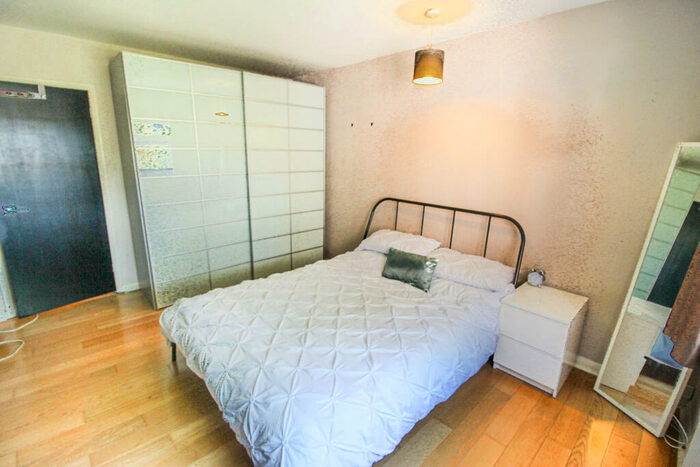2 Bedroom Apartment To Rent In Beech Court, Willowbank, M14