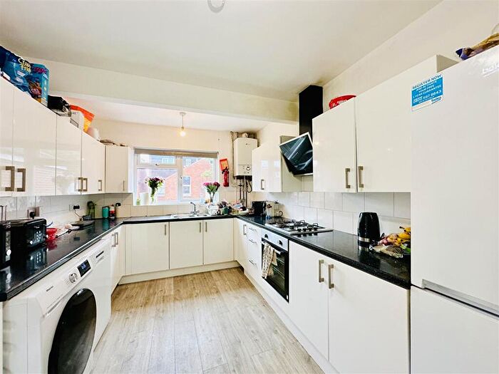 6 Bedroom House To Rent In Harrington Drive, Nottingham, NG7