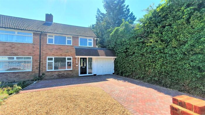 3 Bedroom Semi-Detached House To Rent In Linden Road, Dunstable, LU5