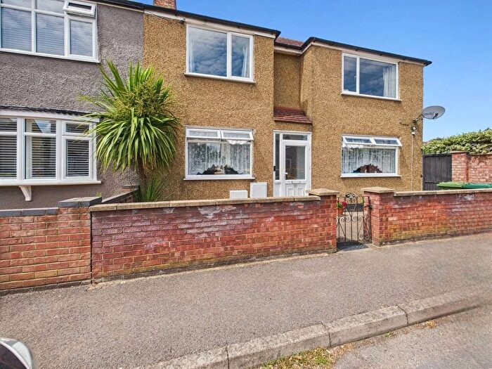 4 Bedroom Semi-detached House For Sale In Orchard Avenue, Ashford, Surrey, TW15