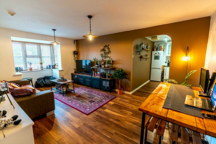 1 Bedroom Apartment To Rent In Darwin Court, Gravel Walk, Rochester, Kent, ME1