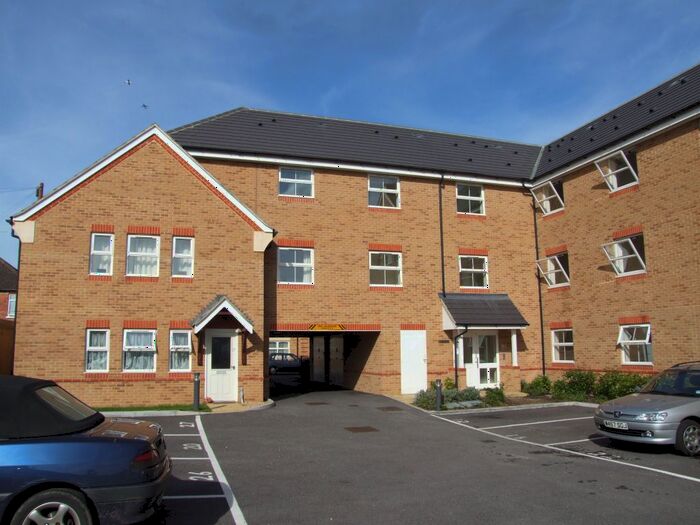 2 Bedroom Flat To Rent In North Road, Woking, GU21