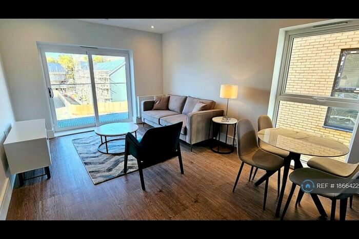 2 Bedroom Flat To Rent In Green Park Village, Reading, RG2