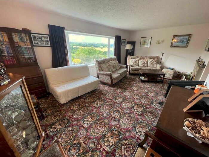 2 Bedroom Detached House For Sale In Clough Way, Fenay Bridge, Huddersfield, HD8