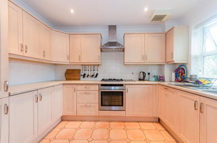 2 Bedroom Apartment To Rent In Avenue Road, Central, SO14