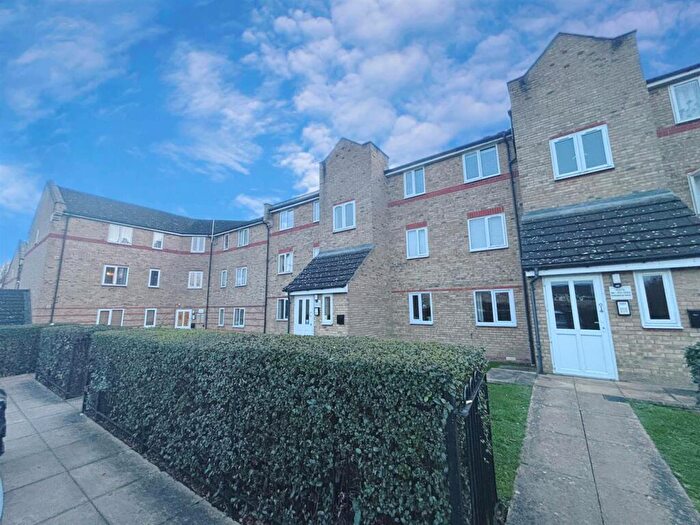 2 Bedroom Flat For Sale In Parkinson Drive, Chelmsford, CM1