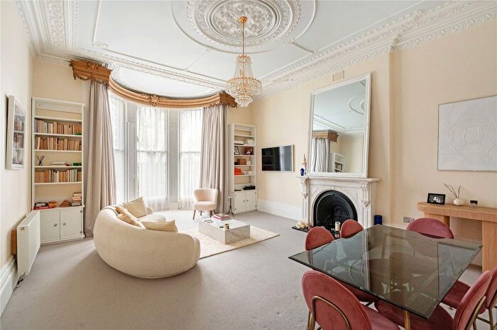 2 Bedroom Flat For Sale In The Cloisters, College Road, Clifton, Bristol, BS8