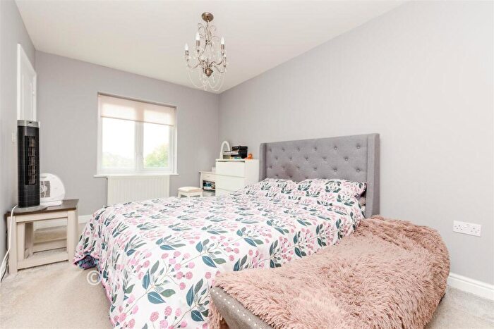 2 Bedroom Flat For Sale In Rainbow Road, Erith, Kent, DA8