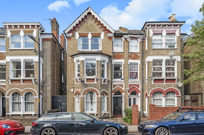 2 Bedroom Flat For Sale In Oakhurst Grove, East Dulwich, SE22