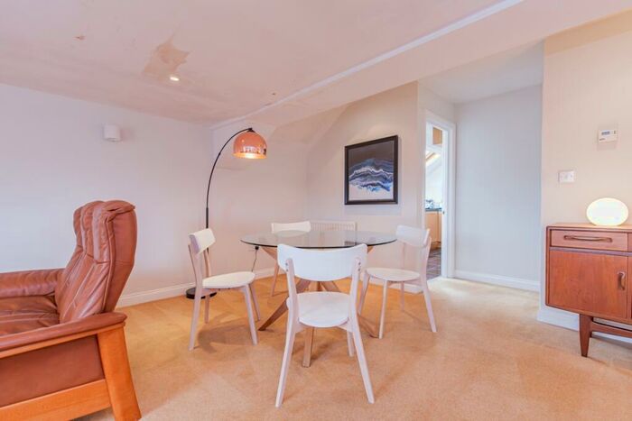 2 Bedroom Apartment To Rent In Queen Street, Abingdon, OX14