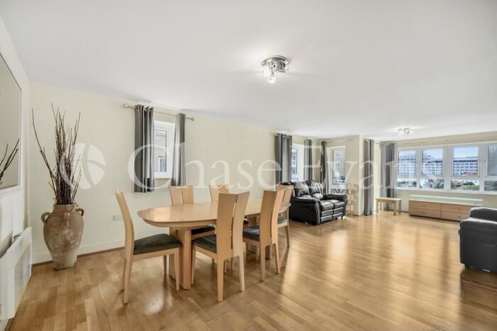 2 Bedroom Apartment To Rent In St. Davids Square, Isle Of Dogs, E14