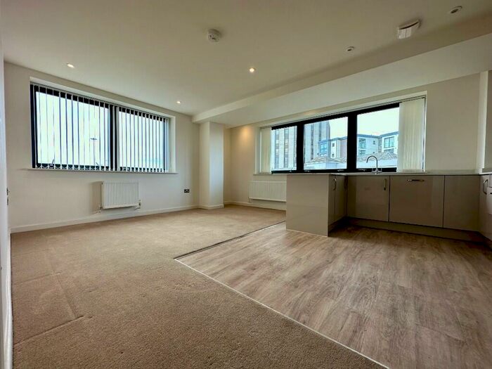 1 Bedroom Apartment For Sale In High Street North, Poole, Dorset, BH15