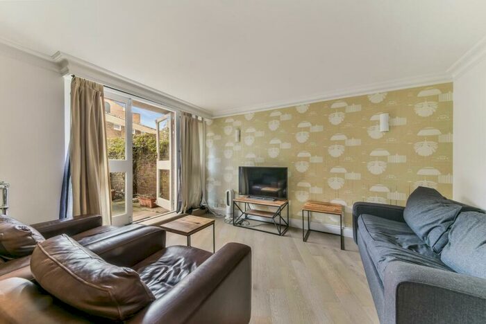 2 Bedroom Maisonette To Rent In Burr Close, London, E1W