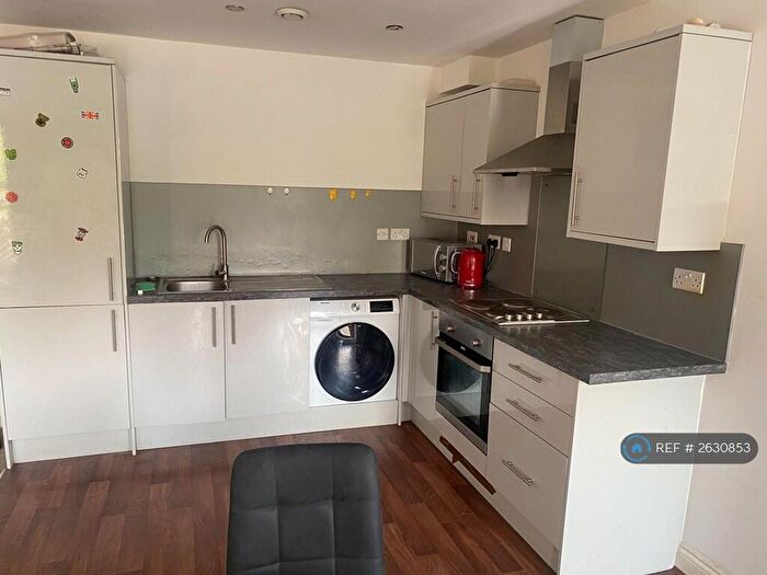 2 Bedroom Flat To Rent In Sangha Court, Leicester, LE1