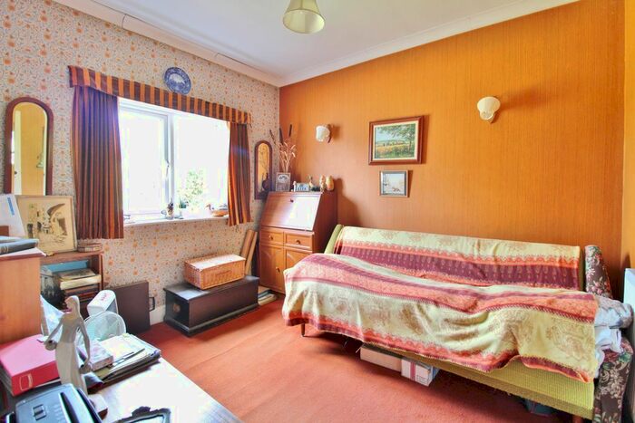 2 Bedroom Detached Bungalow For Sale In Fareham Park Road, Fareham, PO15