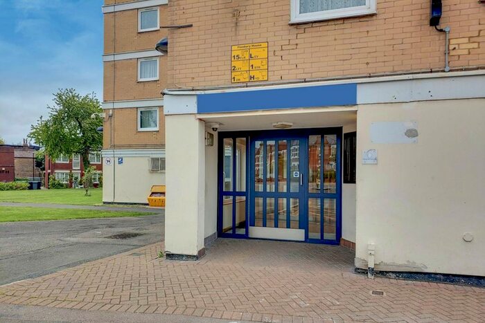 2 Bedroom Flat For Sale In Partridge Way, Wood Green, London, N22