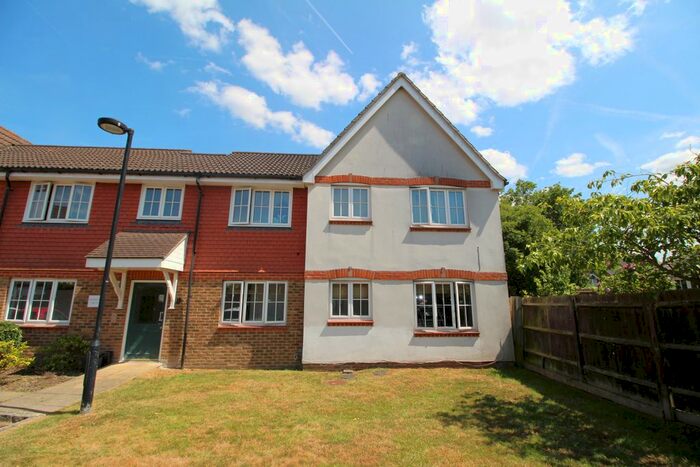 1 Bedroom Flat To Rent In Tyrwhitt Court, Guildford, GU2