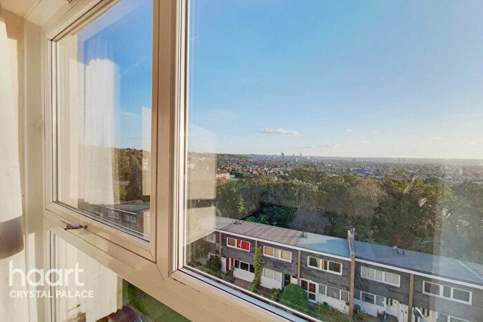 2 Bedroom Flat For Sale In Priory Crescent, London, SE19