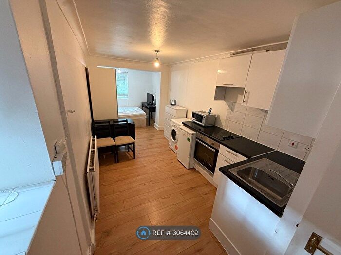 Studio To Rent In Oakley Square, London, NW1