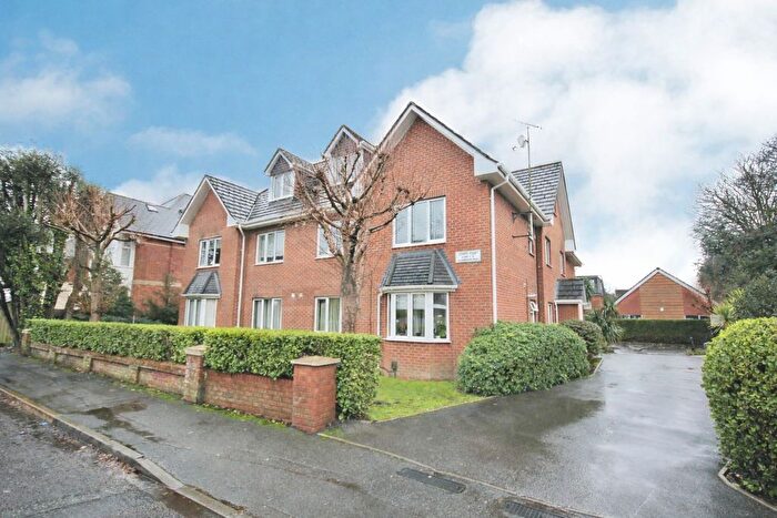 2 Bedroom Flat For Sale In Hamilton Road, Bournemouth, BH1