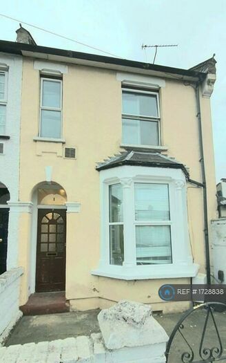 3 Bedroom End Of Terrace House To Rent In Bedroom House, London, N18
