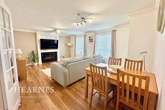 2 Bedroom Flat For Sale In Malmesbury Park Road, Bournemouth, BH8