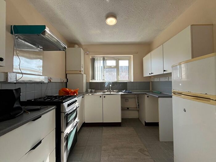 1 Bedroom Flat To Rent In Darrell Close, Slough, SL3
