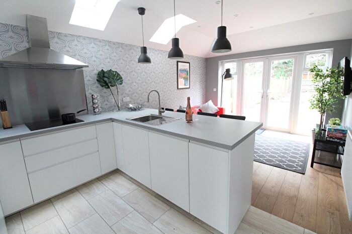 1 Bedroom Semi-Detached House To Rent In En Suite, A Beechwood Road, Luton, Bedfordshire, LU4