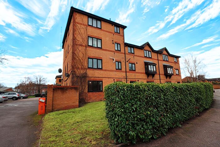 1 Bedroom Flat To Rent In Winery Lane, Kingston Upon Thames, KT1