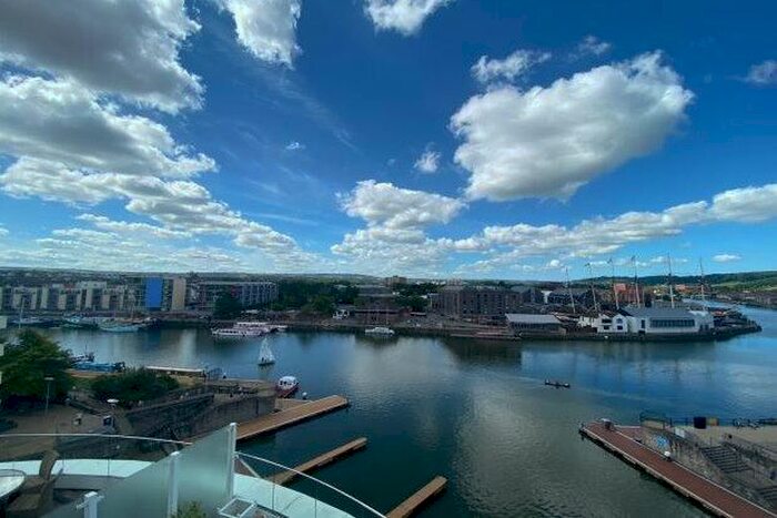 3 Bedroom Flat To Rent In Millennium Promenade, Bristol, BS1