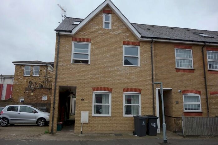 6 Bedroom Property To Rent In Southsea Road, Kingston, KT1