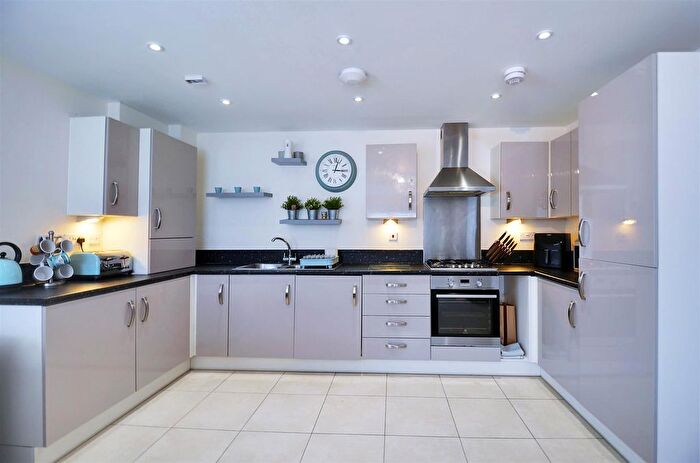 1 Bedroom Flat For Sale In Rokesby Road, Slough, SL2