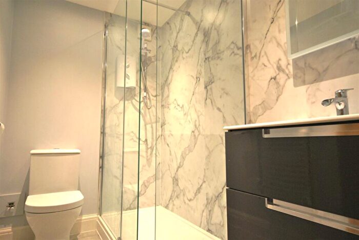 2 Bedroom Apartment To Rent In The Esplanade, Tenby, SA70