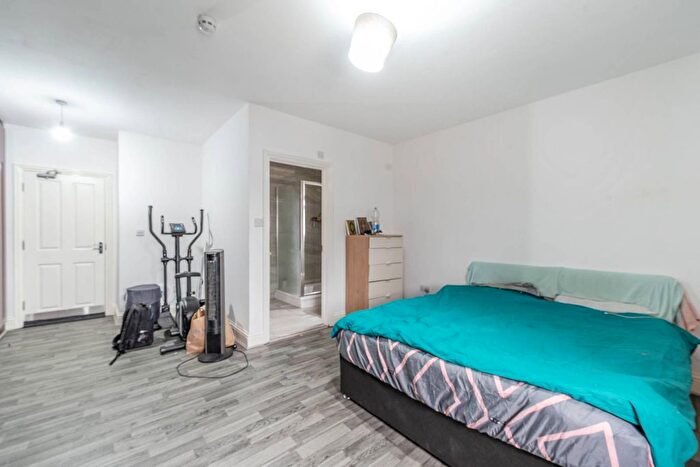 1 Bedroom Studio To Rent In Lyncroft Avenue, Pinner, HA5