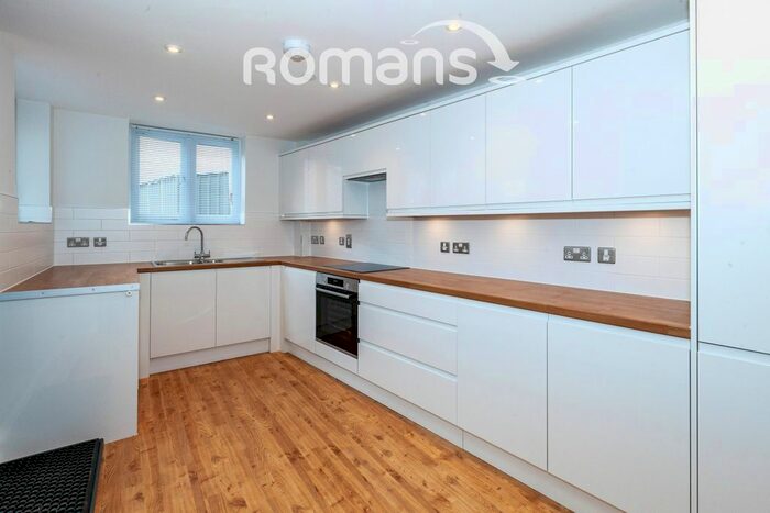 2 Bedroom Maisonette To Rent In Amberley Place, Windsor, SL4