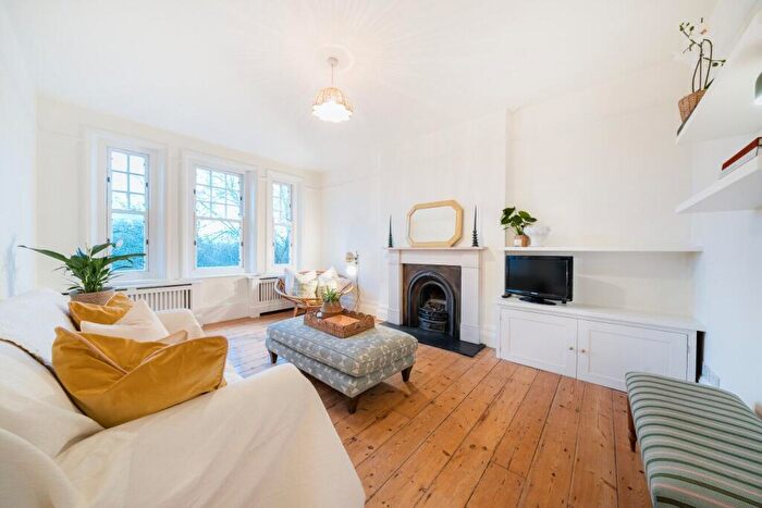 3 Bedroom Flat For Sale In Cormont Road, London, SE5