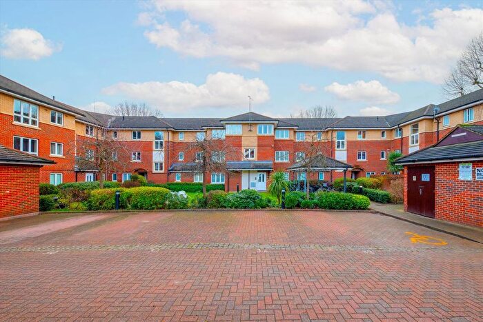 2 Bedroom Flat To Rent In Grasgarth Close, Acton, W3