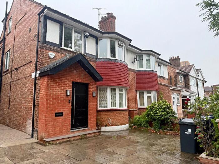 5 Bedroom Semi-Detached House To Rent In Bowes Road, East Acton, London, W3