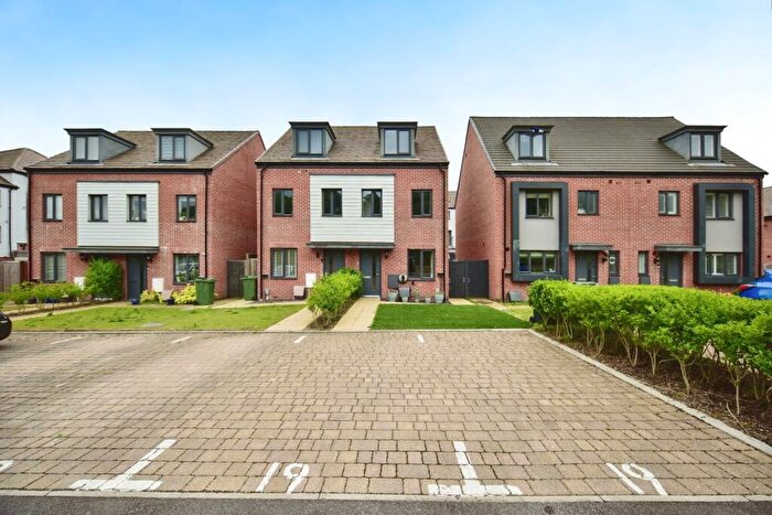 3 Bedroom Semi-Detached House For Sale In Heath Wood Drive, Maidstone, Kent, ME14