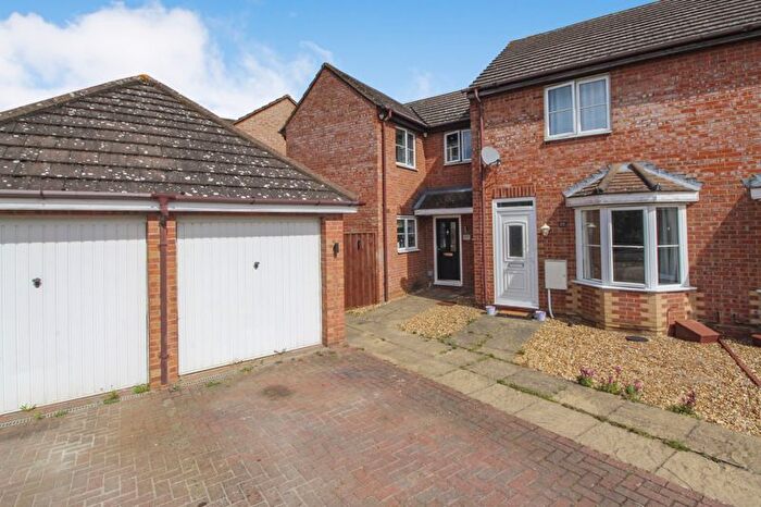 3 Bedroom End Of Terrace House For Sale In Odin Close, Bedford, MK41