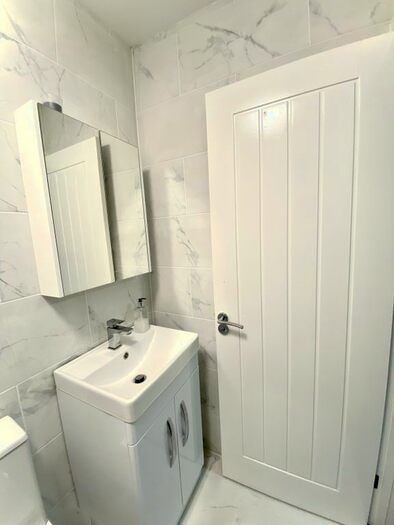 Studio To Rent In Colney Hatch Lane, N10