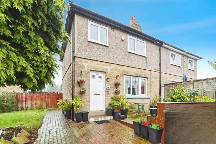 3 Bedroom Semi Detached House For Sale In Crag Road, Shipley, BD18
