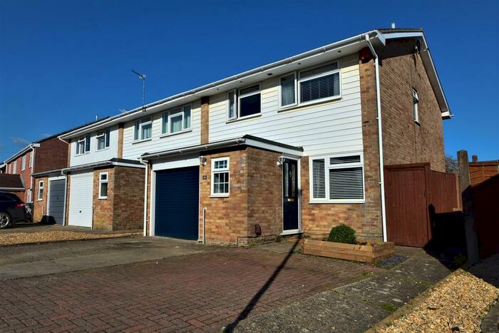 4 Bedroom End Of Terrace House To Rent In Deposit - Free Option Available - Matthews Close, Havant, PO9