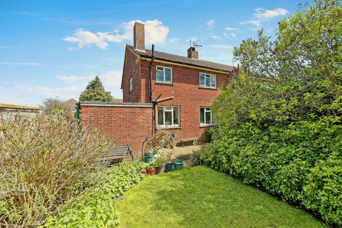 3 Bedroom Semi-Detached House For Sale In Cobham Close, Canterbury, Kent, CT1