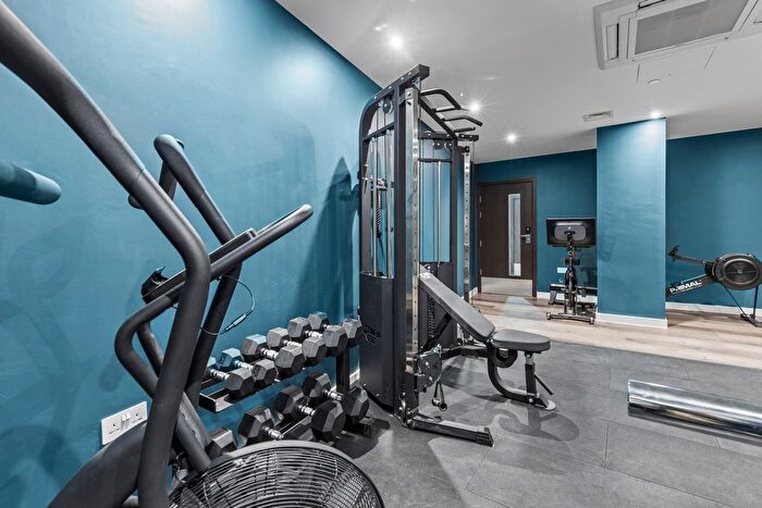 Studio To Rent In Hanger Lane, Ealing, W5