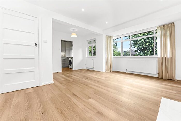 2 Bedroom Maisonette To Rent In Penton Road, Staines, TW18