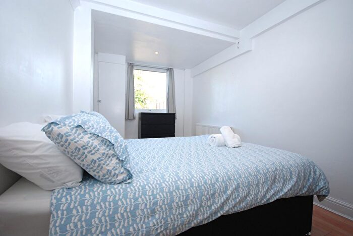 4 Bedroom Terraced House To Rent In St James Crescent, Brixton, SW9